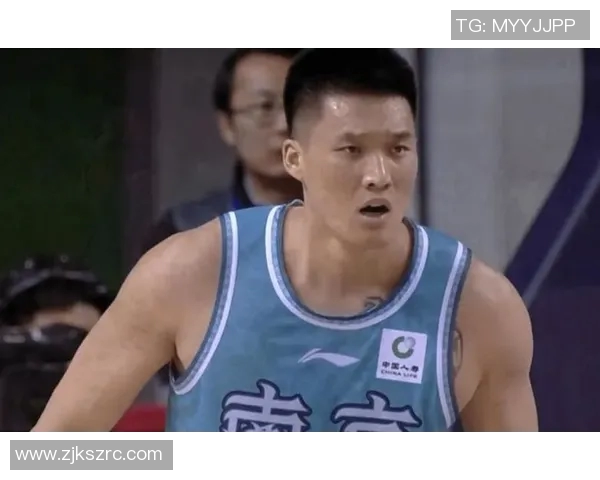 曾繁日对阵老东家广东,半场得到0分1帽2助3板4犯&正负值负5